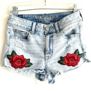 AMERICAN EAGLE Hi-Rise Shortie Rose Embroidered Super Stretch size 2